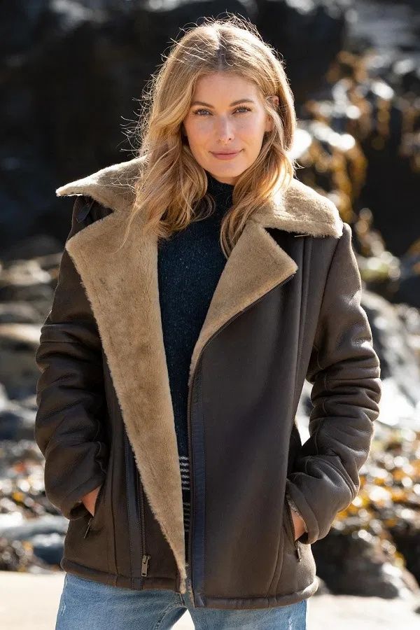 Fashionable-Outfits-to-Pair-with-Women-Shearling-Leather-Jackets 